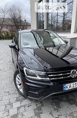 Позашляховик / Кросовер Volkswagen Tiguan 2017 в Києві