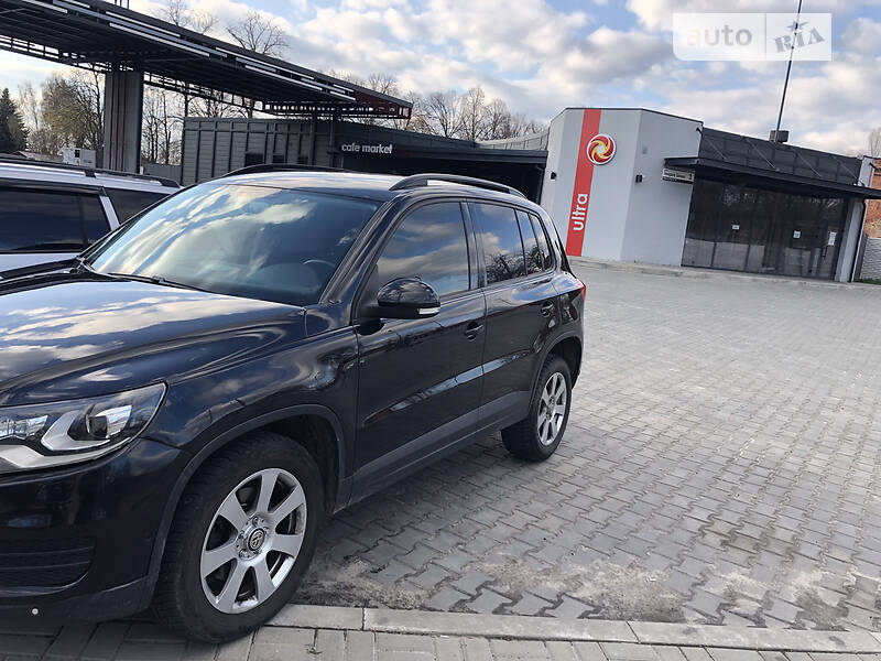 Позашляховик / Кросовер Volkswagen Tiguan 2011 в Чернігові