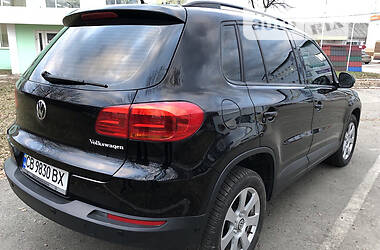 Позашляховик / Кросовер Volkswagen Tiguan 2011 в Чернігові