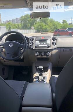 Внедорожник / Кроссовер Volkswagen Tiguan 2010 в Запорожье