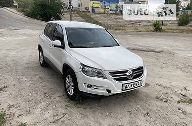 Внедорожник / Кроссовер Volkswagen Tiguan 2010 в Киеве