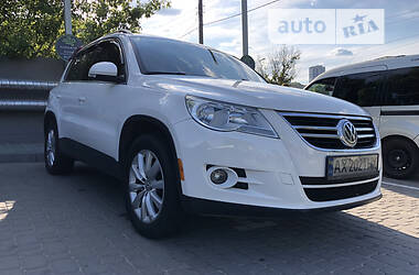 Внедорожник / Кроссовер Volkswagen Tiguan 2010 в Харькове