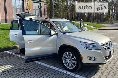 Внедорожник / Кроссовер Volkswagen Tiguan 2010 в Киеве
