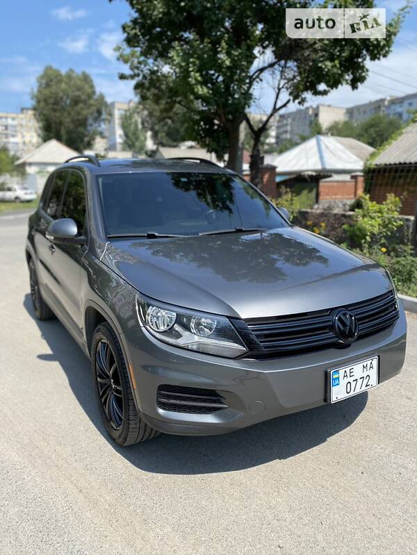 Внедорожник / Кроссовер Volkswagen Tiguan 2016 в 