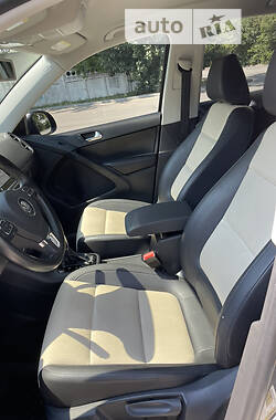 Внедорожник / Кроссовер Volkswagen Tiguan 2016 в 