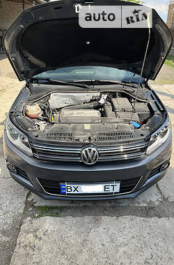Внедорожник / Кроссовер Volkswagen Tiguan 2015 в Хмельницком