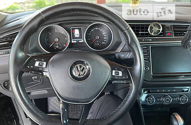 Позашляховик / Кросовер Volkswagen Tiguan 2017 в Хусті