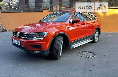 Внедорожник / Кроссовер Volkswagen Tiguan 2017 в Одессе