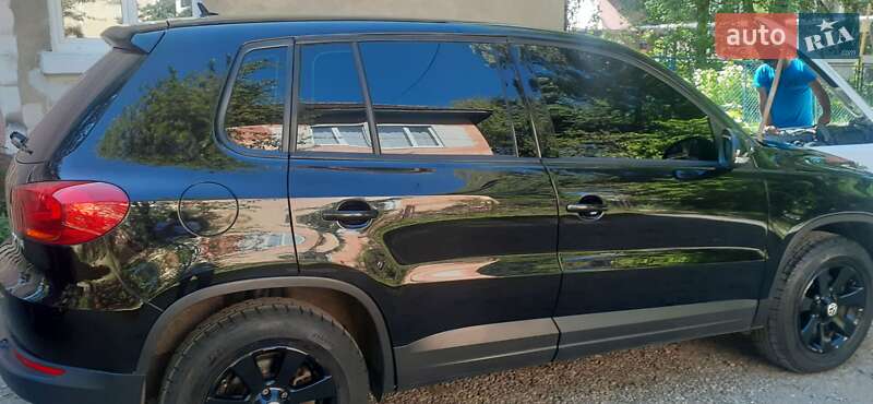 Хэтчбек Volkswagen Tiguan 2011 в Рахове