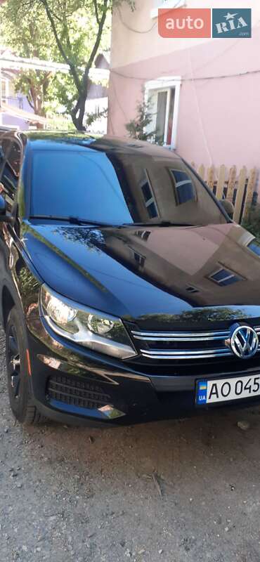 Хэтчбек Volkswagen Tiguan 2011 в Рахове