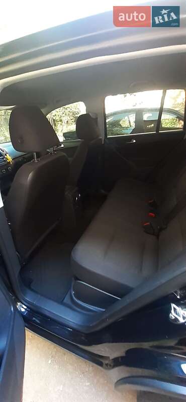 Хэтчбек Volkswagen Tiguan 2011 в Рахове