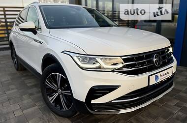 Позашляховик / Кросовер Volkswagen Tiguan 2021 в Рівному