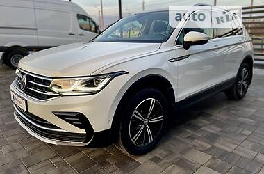 Позашляховик / Кросовер Volkswagen Tiguan 2021 в Рівному