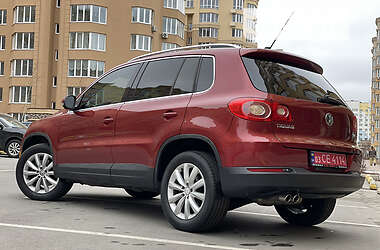 Внедорожник / Кроссовер Volkswagen Tiguan 2011 в Софиевской Борщаговке