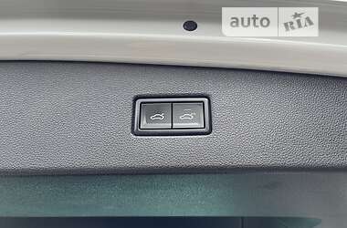 Позашляховик / Кросовер Volkswagen Tiguan 2018 в 
