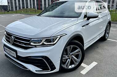Позашляховик / Кросовер Volkswagen Tiguan 2023 в 