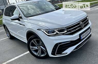 Позашляховик / Кросовер Volkswagen Tiguan 2023 в 
