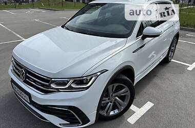 Позашляховик / Кросовер Volkswagen Tiguan 2023 в 