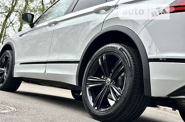 Внедорожник / Кроссовер Volkswagen Tiguan 2020 в 
