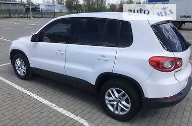 Внедорожник / Кроссовер Volkswagen Tiguan 2010 в Червонограде