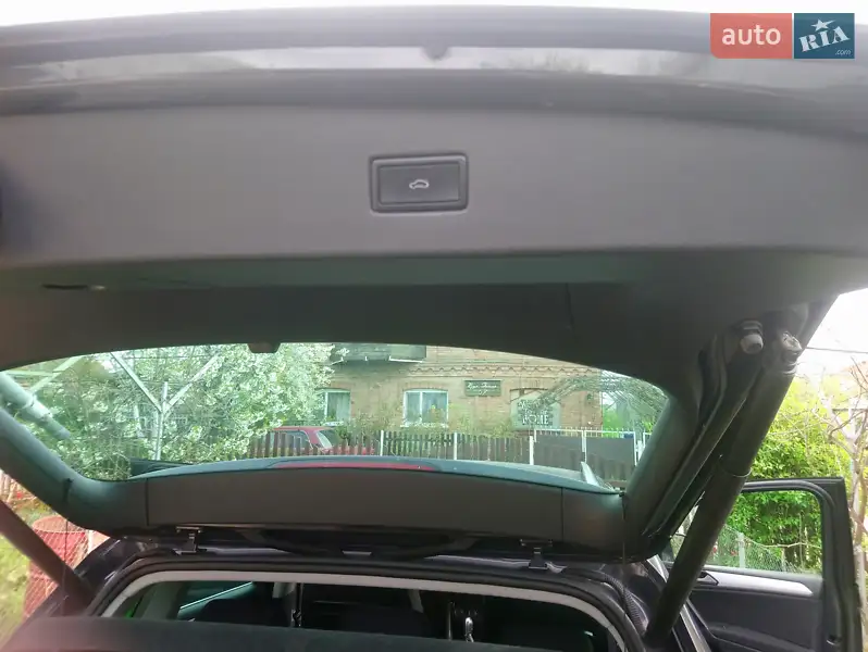 Volkswagen Tiguan 2018 VIN WVGZZZ5NZJW432202 фото оголошення 9 з 59