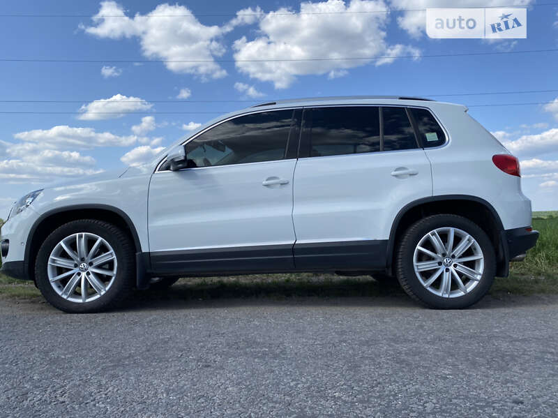 Внедорожник / Кроссовер Volkswagen Tiguan 2014 в Казатине