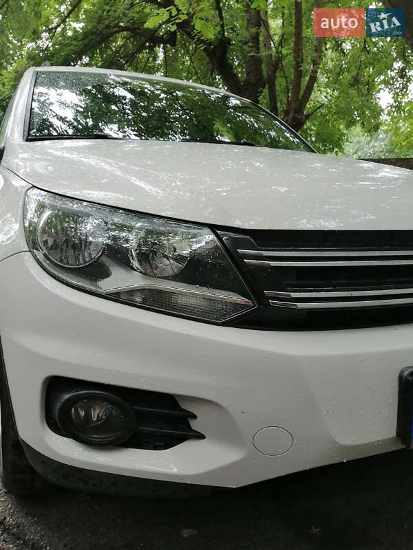 Внедорожник / Кроссовер Volkswagen Tiguan 2011 в Покрове