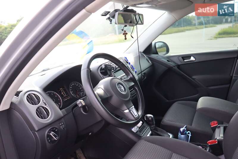 Внедорожник / Кроссовер Volkswagen Tiguan 2011 в Львове