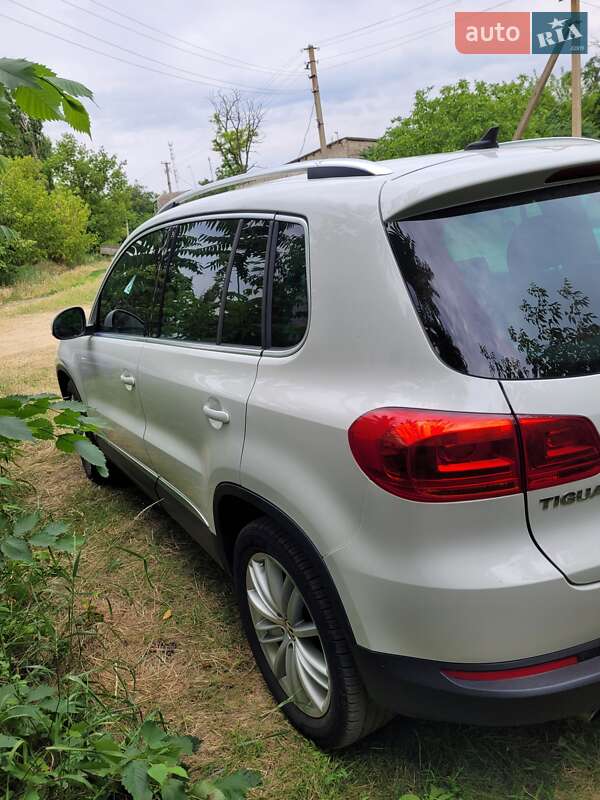 Внедорожник / Кроссовер Volkswagen Tiguan 2012 в Херсоне