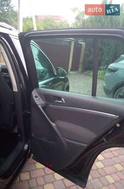 Внедорожник / Кроссовер Volkswagen Tiguan 2012 в 