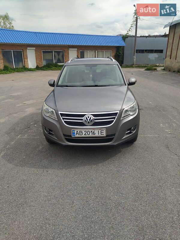 Внедорожник / Кроссовер Volkswagen Tiguan 2010 в 