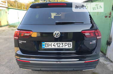 Внедорожник / Кроссовер Volkswagen Tiguan 2017 в Одессе