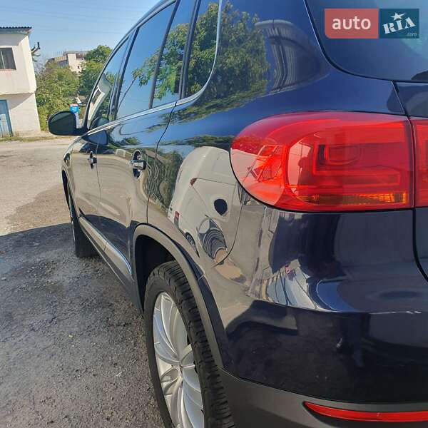 Внедорожник / Кроссовер Volkswagen Tiguan 2015 в Каменец-Подольском