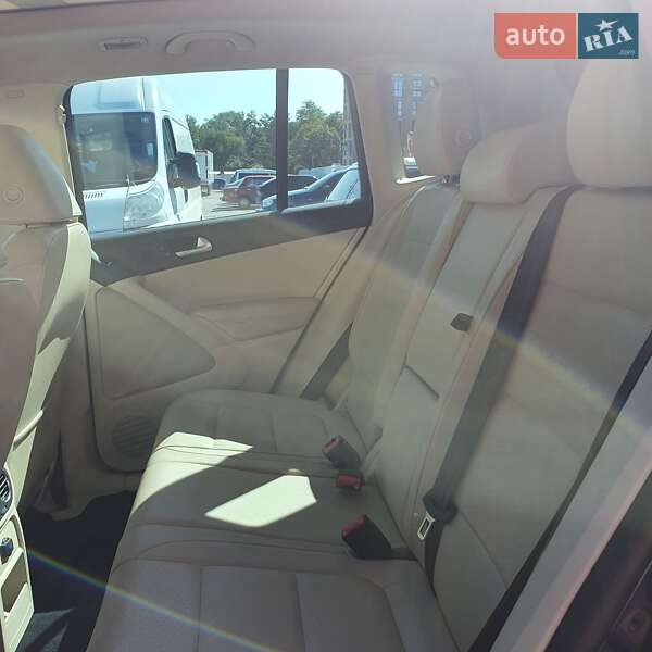 Внедорожник / Кроссовер Volkswagen Tiguan 2015 в Каменец-Подольском