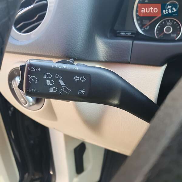 Внедорожник / Кроссовер Volkswagen Tiguan 2015 в Каменец-Подольском