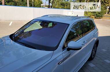 Позашляховик / Кросовер Volkswagen Tiguan 2016 в 