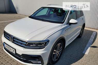 Позашляховик / Кросовер Volkswagen Tiguan 2016 в 