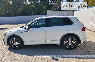 Позашляховик / Кросовер Volkswagen Tiguan 2016 в 
