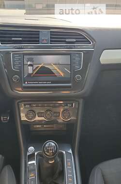 Позашляховик / Кросовер Volkswagen Tiguan 2016 в 