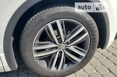 Позашляховик / Кросовер Volkswagen Tiguan 2016 в 