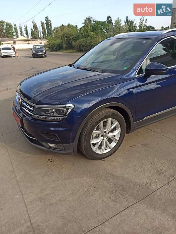 Внедорожник / Кроссовер Volkswagen Tiguan 2018 в 