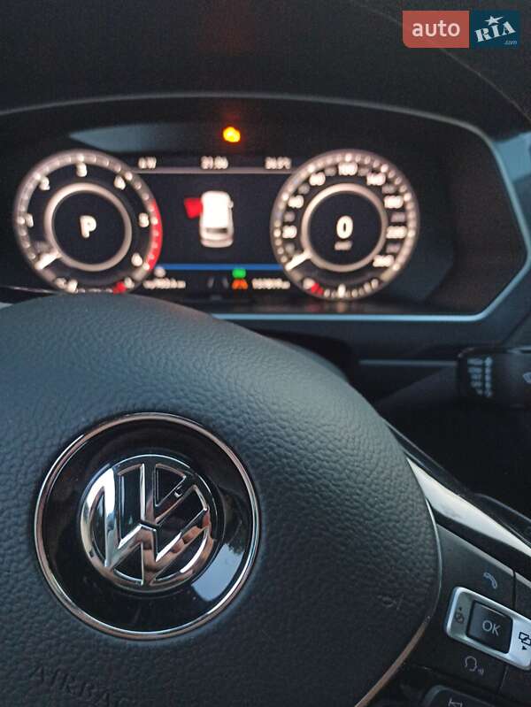 Внедорожник / Кроссовер Volkswagen Tiguan 2018 в Вознесенске