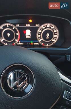 Внедорожник / Кроссовер Volkswagen Tiguan 2018 в 