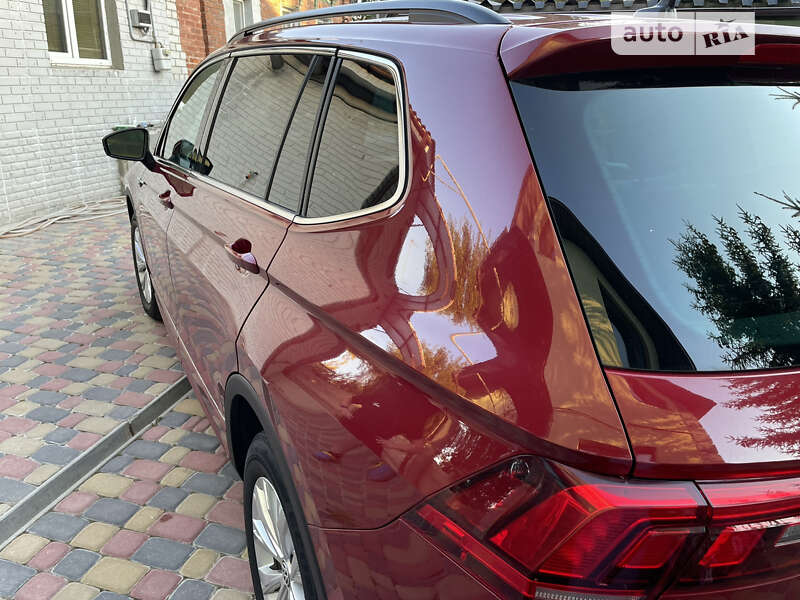 Внедорожник / Кроссовер Volkswagen Tiguan 2018 в Харькове