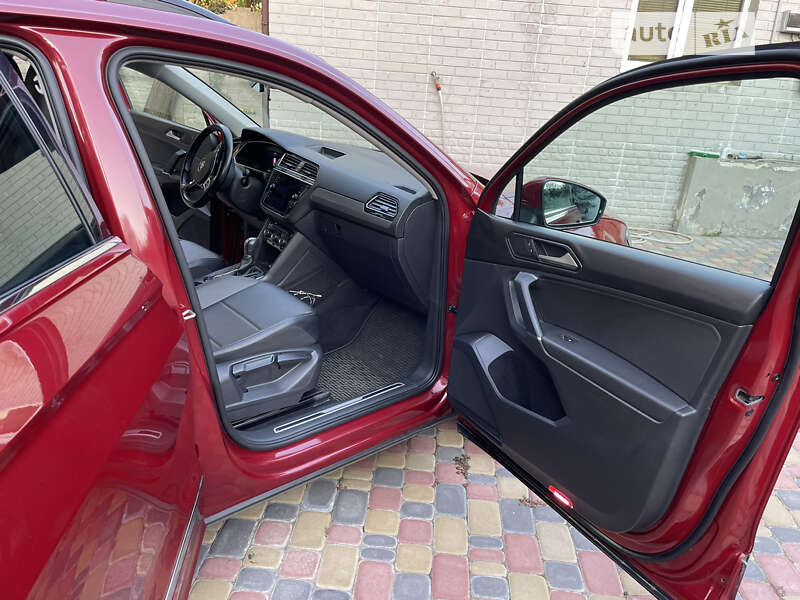 Внедорожник / Кроссовер Volkswagen Tiguan 2018 в Харькове