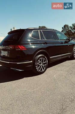 Внедорожник / Кроссовер Volkswagen Tiguan 2021 в 