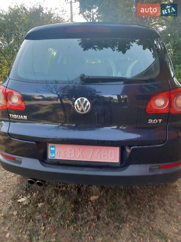 Внедорожник / Кроссовер Volkswagen Tiguan 2011 в Буче
