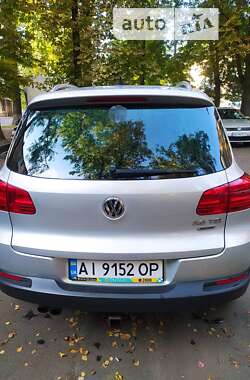 Внедорожник / Кроссовер Volkswagen Tiguan 2012 в Вишневом