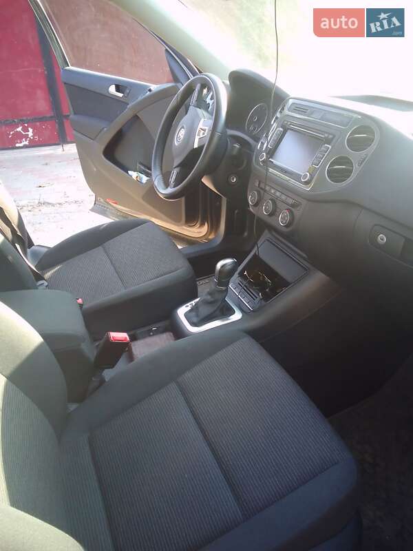 Внедорожник / Кроссовер Volkswagen Tiguan 2015 в Чернухах