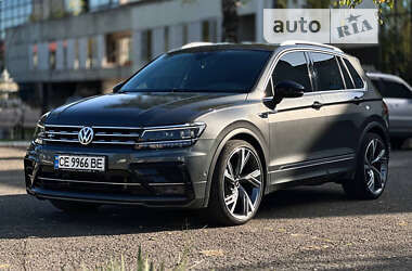 Внедорожник / Кроссовер Volkswagen Tiguan 2017 в Черновцах